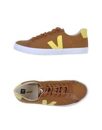 Низкие кеды и кроссовки Veja