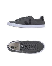 Низкие кеды и кроссовки Veja