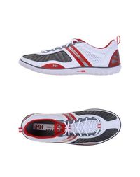 Низкие кеды и кроссовки Helly Hansen