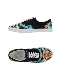 Низкие кеды и кроссовки Bucketfeet