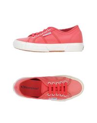 Низкие кеды и кроссовки Superga