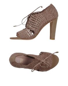 Обувь на шнурках Stuart Weitzman