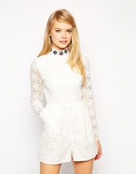 Кружевной комбинезон со стразами на воротнике ASOS - Кремовый