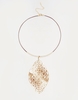 Ожерелье-чокер с филигранной подвеской-листиком ASOS - Золотой