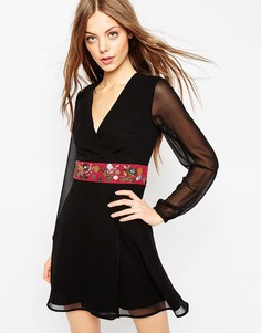 Платье мини с запахом и вышивкой ASOS - Черный