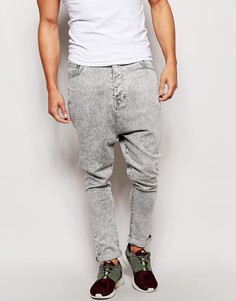 Мраморные джинсы с заниженным шаговым швом ASOS - Серый