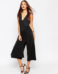 Атласный комбинезон с запахом спереди ASOS - Черный