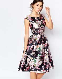 Платье миди с цветочным принтом и вырезом капелькой сзади Chi Chi London - Многоцветный цветочный