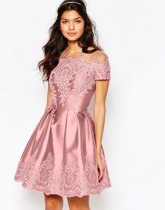 Платье миди с вышивкой и короткими рукавами Chi Chi London - Свадебная роза