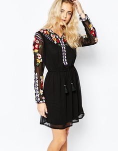 Короткое приталенное платье с вышивкой в стиле фолк Boohoo - Черный