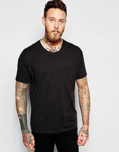Удлиненная футболка с овальным вырезом и карманом Levi's Line 8 - Черный