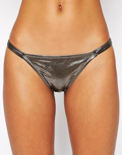 https://www.lookbuck.com/system/products/items/images/003/802/362/for_item/image1xxl.jpg?1457911907