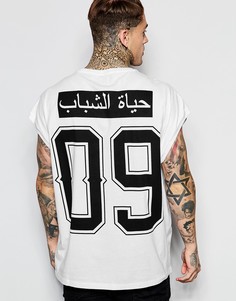 Удлиненная oversize‑футболка с арабским текстовым принтом ASOS - Белый