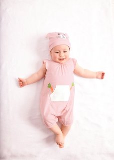 Мода для малышей: мини-комбинезон + шапочка из биохлопка (2 изд.), Размеры  56/62-92/98 (нежно-розовый/цвет белой шерст) Bonprix