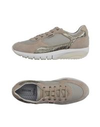 Низкие кеды и кроссовки Geox