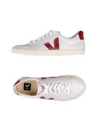 Низкие кеды и кроссовки Veja