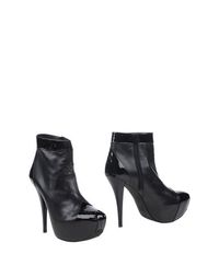 Черные Полусапоги и высокие ботинки Stuart Weitzman