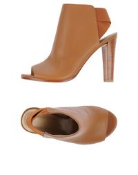 Сандалии Stuart Weitzman