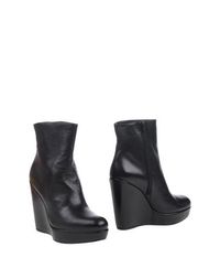 Черные Полусапоги и высокие ботинки Stuart Weitzman