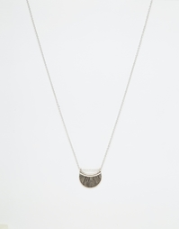 Длинное ожерелье с изящной гравированной подвеской ASOS - Серебряный