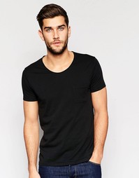 Футболка с овальным вырезом и карманом United Colors of Benetton