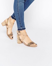 Сандалии на среднем каблуке ASOS TEA TIME - Телесный и змеиный