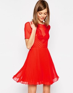 Короткое приталенное платье с кружевом и складками ASOS - Красный