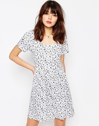 Платье в рубчик с присборенной юбкой и цветочным принтом ASOS - Мульти
