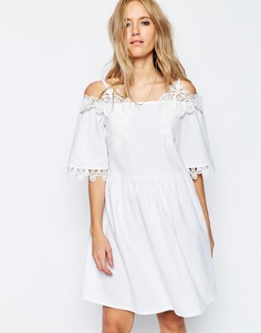 Cарафан с открытыми плечами и вышивкой ASOS - Белый