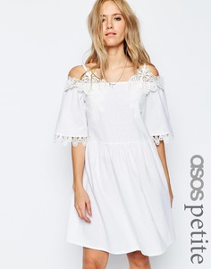 Cарафан с открытыми плечами и вышивкой ASOS PETITE Premium - Белый