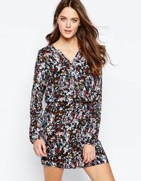 Приталенное платье с рукавами 3/4 и мелким принтом Vero Moda - Розовый