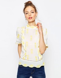 Блузка с высоким воротом и вышивкой ASOS Pretty - Кремовый