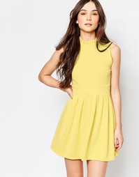 Короткое приталенное платье с высокой горловиной Wal G - Желтый