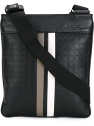 сумка-почтальонка с тиснением Gancio Salvatore Ferragamo