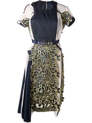 плиссированное платье с цветочной вышивкой Sacai