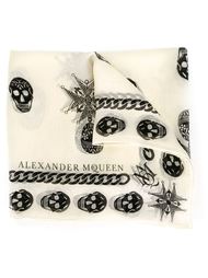 шарф с принтом черепов и медальонов Alexander McQueen