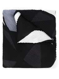 плиссированный шарф с геометрическим принтом Issey Miyake