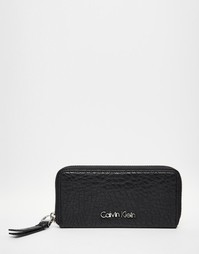 Фактурный зернистый кошелек на молнии Calvin Klein - Черный