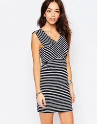 Платье в полоску с запахом на лифе Only - В полоску