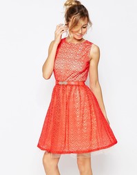 Приталенное платье с кружевным верхним слоем Little Mistress - Красный