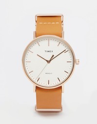Часы с коричневым кожаным ремешком Timex Weekender Fairfield TW2P91200