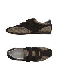 Низкие кеды и кроссовки Guess