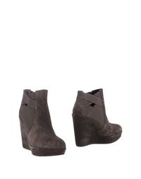 Ботинки Stuart Weitzman