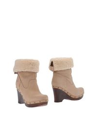 Бежевые Полусапоги и высокие ботинки UGG Australia