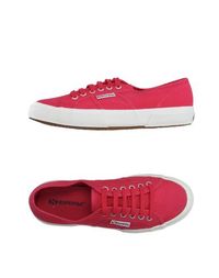 Низкие кеды и кроссовки Superga