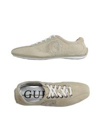 Низкие кеды и кроссовки Guess