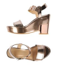 Сандалии Stuart Weitzman