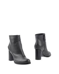 Серые Полусапоги и высокие ботинки Casadei
