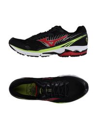 Низкие кеды и кроссовки Mizuno