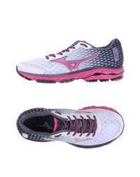 Низкие кеды и кроссовки Mizuno